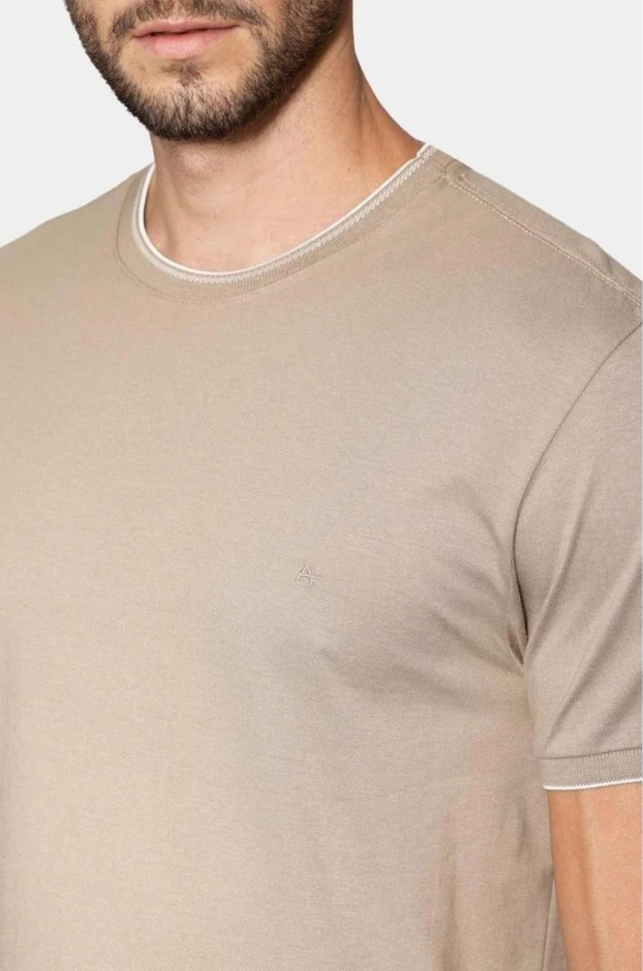 Camiseta Manga Curta Friso Gola