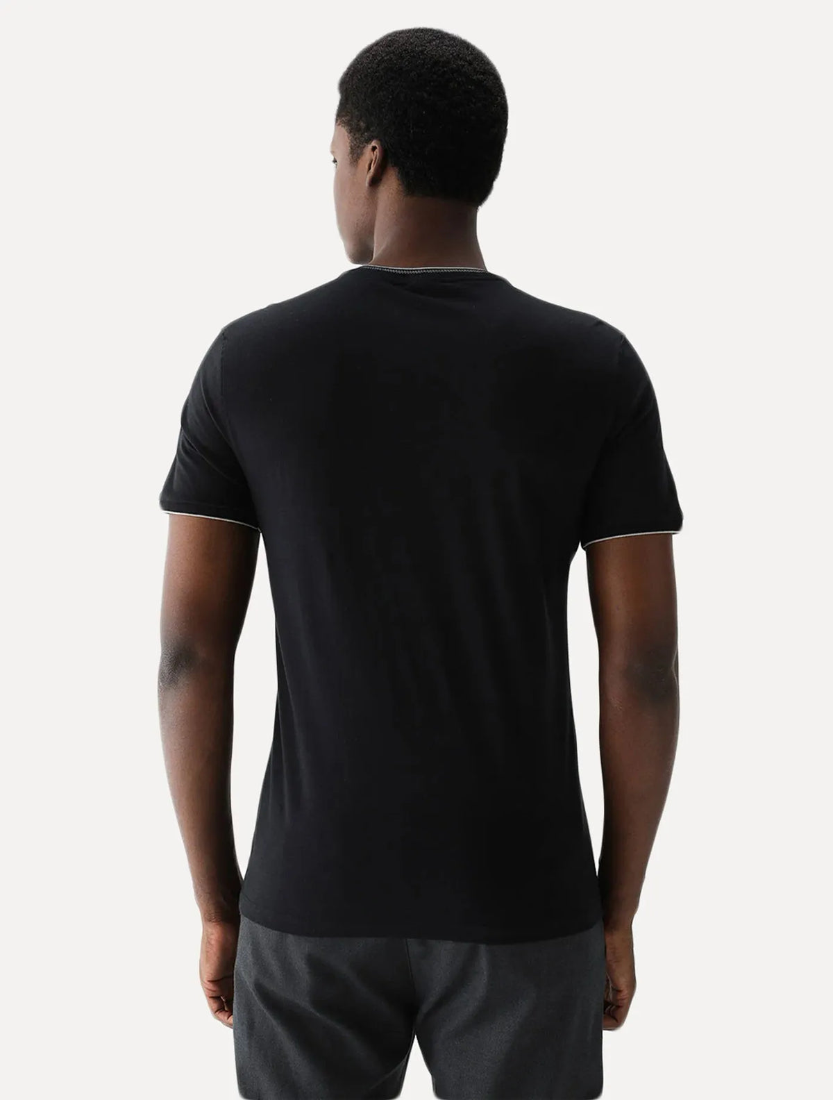 Camiseta Manga Curta Friso Gola